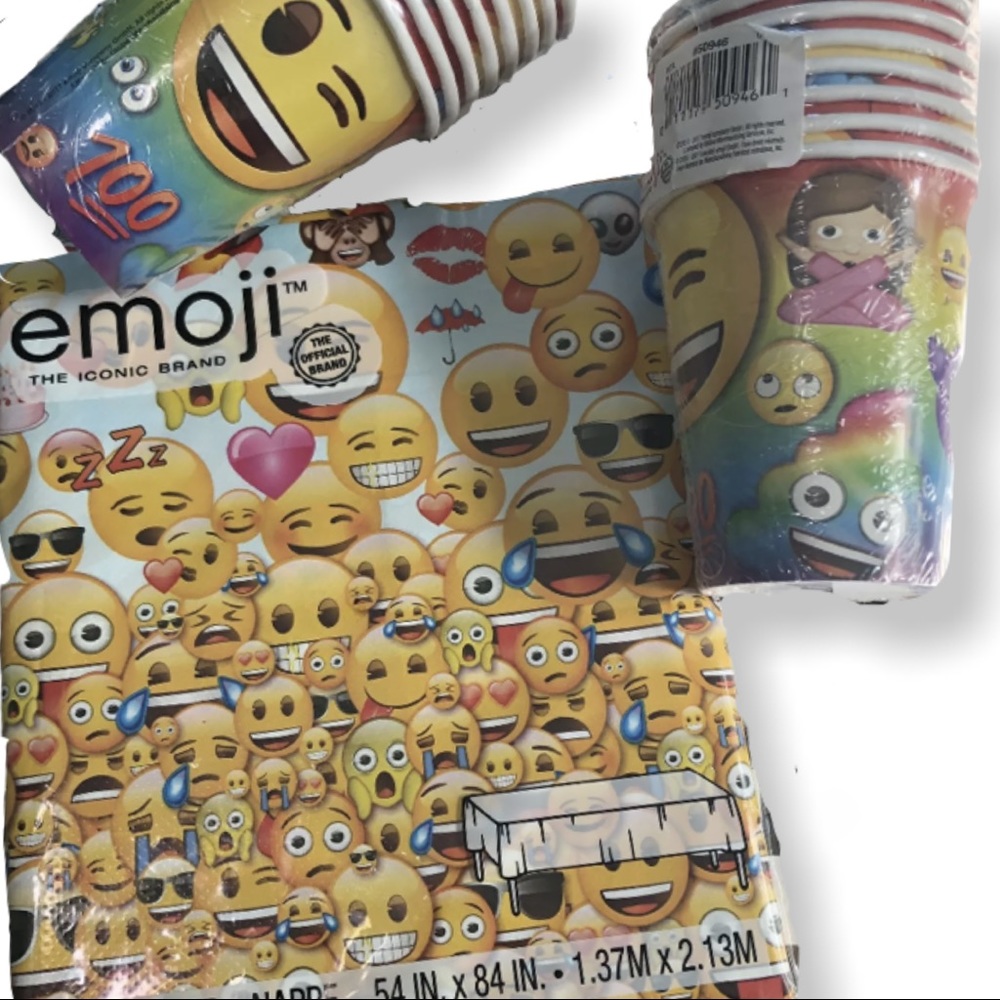 4/$25 sale Lot of Emoji table cover and cups